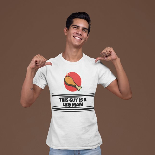 Funny “This Guy Is A Leg Man” Thanksgiving Turkey  T-Shirt (Von Creator hochgeladen)
