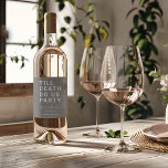 Funny Till Death Do us Party Hochzeit oder Verlobu Weinetikett<br><div class="desc">Mit diesem lustigen Weinlabel können Sie Ihre Hochzeitsfeier, Ihre Verlobungsfeier oder Ihr Hochzeitsjubiläum Set werden. Dieses Design enthält einen fett gedruckten Text "TILL DEATH DO US PARTY". Die Textvorlage erlaubt es Ihnen, dieses Design mit den Namen der Braut und des Bräutigams und dem Hochzeitstag zu personalisieren. Sie können den Text...</div>