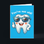 Funny Tooth Birthday Karte<br><div class="desc">Eine lustige Geburtstagskarte mit einem lustigen Zahn,  der eine Sonnenbrille trägt,  mit dem Vorhängeschild. Die Insider-Kartennachricht hat einen lustigen Zahnpuffer,  kann aber bearbeitet werden,  wenn sie von Ihnen gewollt wird. Das würde eine lustige Geburtstagskarte für den Zahnarzt,  Zahnarzthygieniker usw. in Ihrem Leben machen.</div>