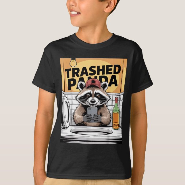Funny Trashed Panda Raccoon Gets Drunk  T-Shirt (Vorderseite)