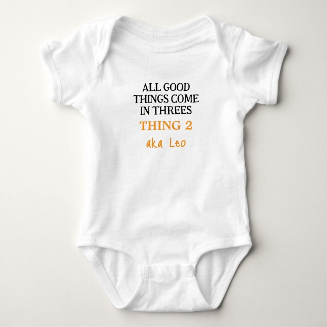 Funny Triplets Outfit mit Namen, Custom Unisex Baby Strampler (Vorderseite)
