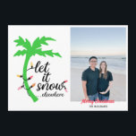 Funny Tropical Beach Weihnachts-Foto Feiertagskarte<br><div class="desc">Mit diesen lustigen tropischen Weihnachtskarten senden Sie uns herzliche Wünsche in dieser Urlaubssaison. Diese Karten lauten "Lass es schneien... woanders" mit einer hellen Palme und einer Zeichenketten-Lichtgrafik. Fügen Sie Ihr eigenes Foto und Ihren Namen hinzu.</div>