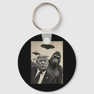 Funny Trump Bigfoot Selfie mit Ufos komischer Alie Schlüsselanhänger