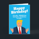 Funny Trump Cartoon Geburtstagskarte Karte<br><div class="desc">Funny Trump Cartoon Geburtstagskarte begrüßen. Benutzerdefinierte Karten mit humorvoller Karikatur des Präsidenten Donald J Trump. Fun Design mit fett formatierter Typografie. Fügen Sie Ihr eigenes unglaublich witzig Zitat, Trumpsche Linie, Trumpismus oder Sprichwort hinzu. Auch in großen Übergrößen erhältlich. Seltsame ungewöhnliche Karten für Republikaner, Demokraten, Vater, Ehemann, Ehefrau, beste Freundin, Chef,...</div>