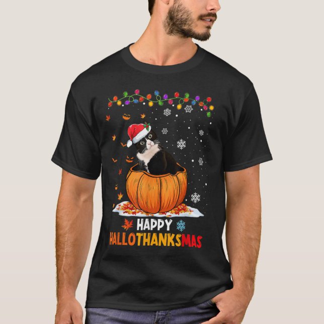 Funny Tuxedo Cat On Pumpkin Happy Hallothanksmas m T-Shirt (Vorderseite)