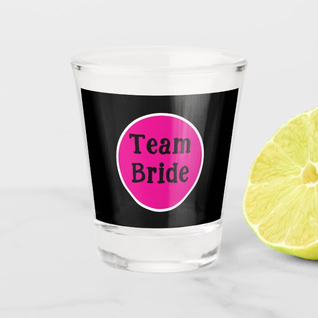 Funny typography TEAM BRIDE personalisiert einziga Schnapsglas (Vorderseite)