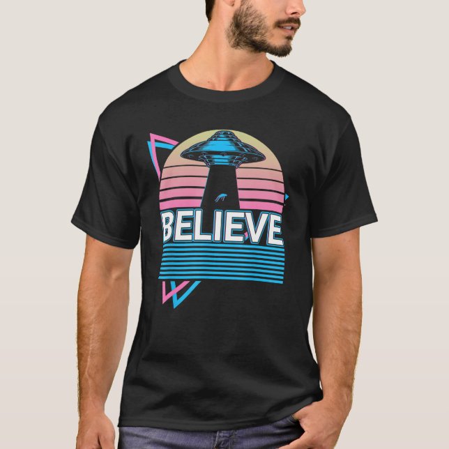 Funny Ufo Alien Astronomy Aliens Believe T-Shirt (Vorderseite)