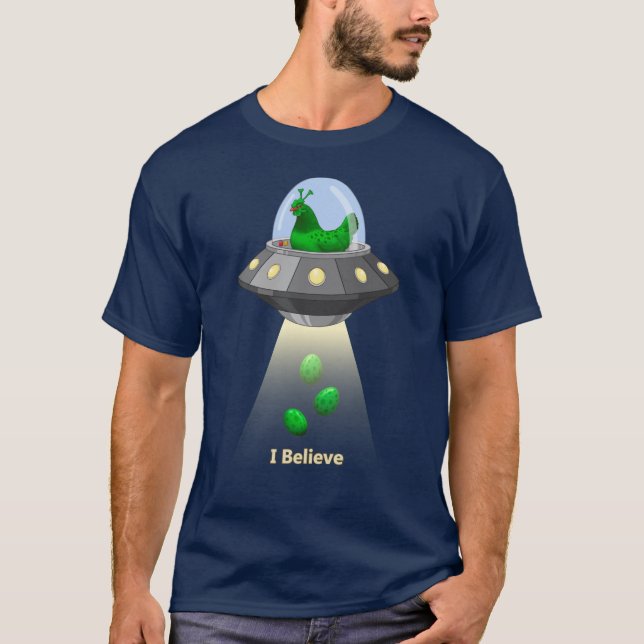 Funny UFO Green Chicken Egg Alien Entführung T-Shirt (Vorderseite)