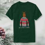 Funny Uggli Christmas Sweater Niedlich Llama Lover T-Shirt<br><div class="desc">Funny Winterurlaub Shirt mit einem Lama mit einem "Ugly" Weihnachten Nordic Sweater. Eigentlich denken wir,  dass er ziemlich angesagt ist! Personalisieren Sie mit Ihrem eigenen Text oder löschen Sie einfach. Das Shirt ist perfekt für ein Ugly Christmas Sweater Party oder ein Holiday Shirt für jeden Lama Liebhaber.</div>