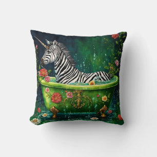 Funny Unicorn Zebra in einer Badewanne Kissen