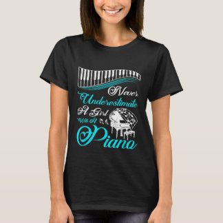 Funny unterschätzt nie ein Mädchen mit einem Klavi T-Shirt