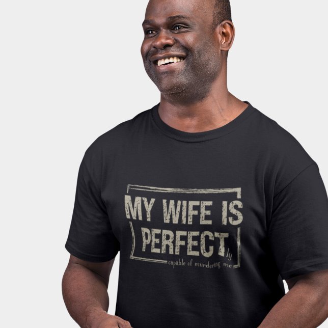 Funny Vater Joke Perfect Ehefrau Husband T-Shirt (Von Creator hochgeladen)