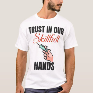 Funny Vertrauen in unsere geschickten Hände Phlebo T-Shirt
