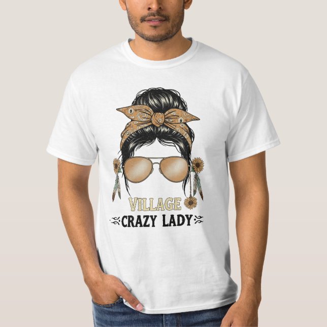 Funny Village Crazy Lady Vibes Small Town Spaß T-Shirt (Vorderseite)