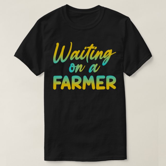 Funny Waiting On A Farmer  T-Shirt (Design vorne)