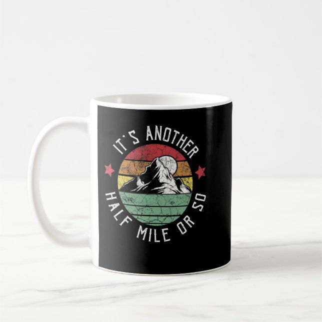 Funny Wandern Camping Eine halbe Meile oder so Shi Kaffeetasse (Links)