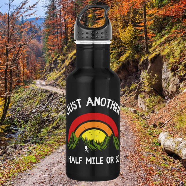 Funny Wandern nur eine halbe Meile oder so Edelstahlflasche (Von Creator hochgeladen)