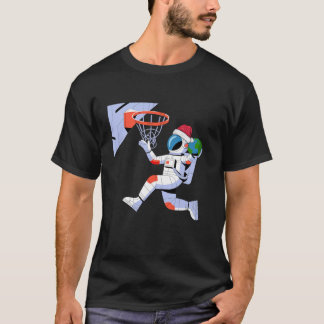 Funny Weihnachtsmannmütze Astronaut Dunking Earth  T-Shirt