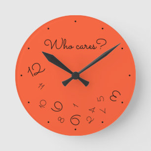 Funny Wem kümmert es? Fallzahlen Red Orange Quirky Runde Wanduhr