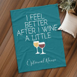 Funny Wine Zitat - Ich fühle mich besser, nachdem  Fleecedecke<br><div class="desc">Ein kleiner Spaß,  den Sie an Ihre Weinfreunde weitergeben können. Lassen Sie sie mit diesem humorvollen Gag oder einem weißen Elefanten lachen. Ich versuchte zu rennen,  aber ich behielt,  meinen Wein zu vergießen.</div>