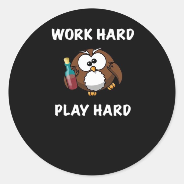 Funny Work Hard Play ist unerlässlich Runder Aufkleber (Vorderseite)
