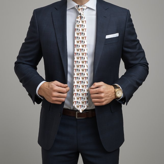 Funny WTF Wine Turkey Family Thanksgiving Krawatte (Von Creator hochgeladen)