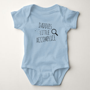Funny Zitat Baby wachsen, Daddies kleine Komplize Strampler
