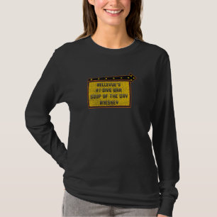 Funny Zitat Bellevue S Dive Bar Whiskey Zeichen T-Shirt
