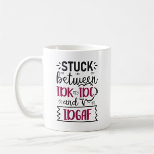 Funny Zitat zwischen IDK, IDC und IDGAF feststecke Kaffeetasse