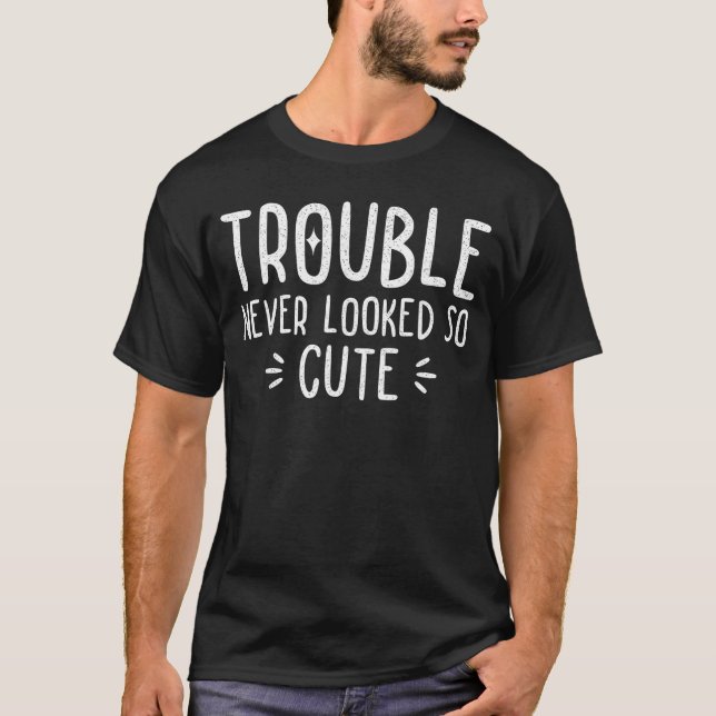 Funnyrouble Never Looked So Cute Retro Saying boy T-Shirt (Vorderseite)