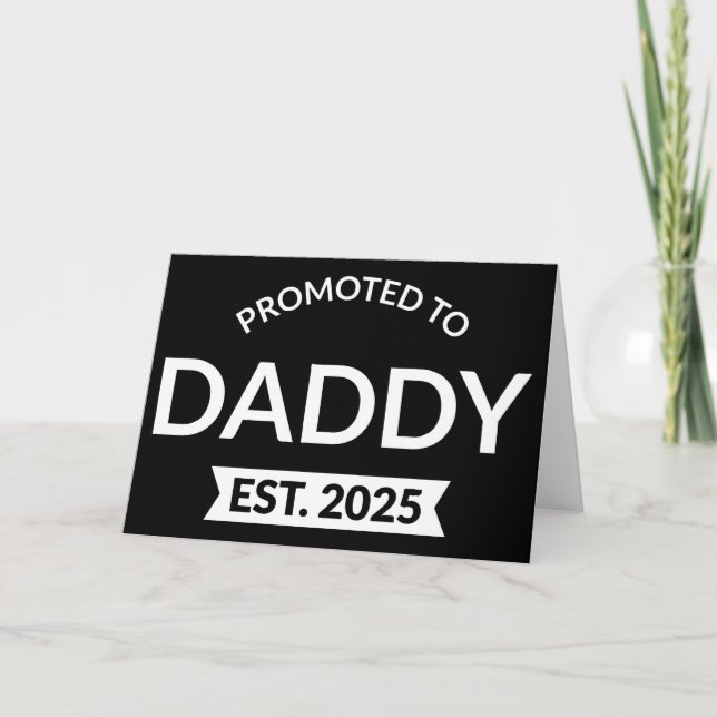 Für Daddy Est befördert. 2025 Karte (Vorderseite)
