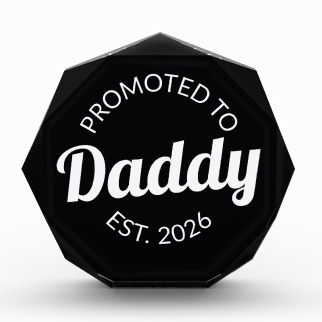 Für Daddy Est befördert. 2026 Fotoblock (Vorderseite)