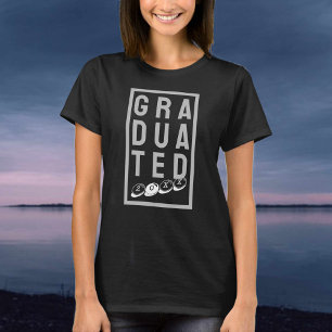 Für den frisch Graduierten. Ein Graduierten-T-Shir T-Shirt