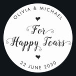 Für glückliche Tränen einfaches modernes Hochzeits Runder Aufkleber<br><div class="desc">Ein klassischer Black Tissue Wedding Label Aufkleber mit dem Titel "For Your Happy Tars" in einer rustikalen,  modernen und eleganten Schriftart Kalligraphie. Sie können es einfach mit Ihren Namen und Hochzeitsdatum personalisiert.</div>