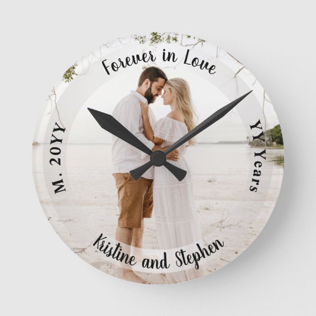 Für immer in der Liebe Hochzeitstag Jubiläum Foto Runde Wanduhr (Vorderseite)