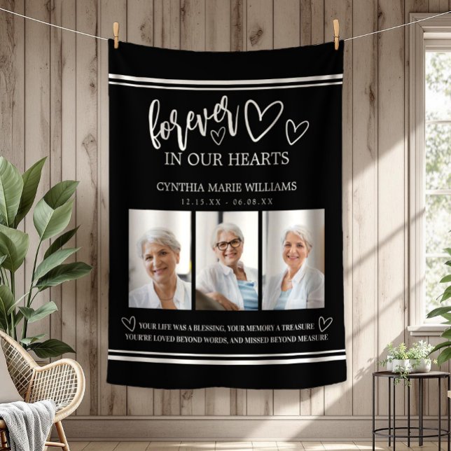 Für immer in unserem Hearts Memorial Foto Collage Fleecedecke (Forever In Our Hearts Memorial Photo Collage Black and White Elegant Typography Fleece Blanket)