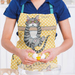Fur Mama Funny Whimsical Cats Personalisiert Name Schürze<br><div class="desc">Fur Mama Funny Whimsical Cats Personalisiert Name Kitchen Schürze zeigt skurrile Katzen mit dem Text "Fur Mama" und Ihrem personalisierten Namen in der modernen Schrift Typografie auf einem gelben Polka Punkt Hintergrund. Perfekt als Geschenk für Katzenliebhaber zum Geburtstag,  Muttertag,  Weihnachten und vieles mehr. Von Evco Studio entworfen www.zazzle.com/store/evcostudio</div>