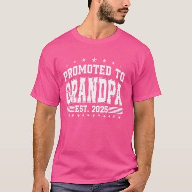 Für Opa Ende 2025 in Kürze als Opa AG befördert T-Shirt (Vorderseite)