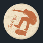 Für Skateboarder Grafik Magnet<br><div class="desc">Create a small personalized gift for your favorite skater or a skateboarding themed party favor. This magnet features a silhouette style illustration of a skateboarder in rust orange set against a faux woodgrain background.</div>