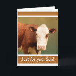 Für Son Funny Cow Happy Birthday Karte<br><div class="desc">Glückliche Geburtstagskarte für Sohn mit einer Kuh mit einer bestimmten Einstellung. Klassischer Rinderpun im Inneren. Personalisieren Sie die Nachricht,  um Ihren eigenen Spaß zu schaffen. Image ©Christine Greenspan</div>
