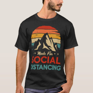 Für soziale Distanz im Freien Camping und Hik T-Shirt