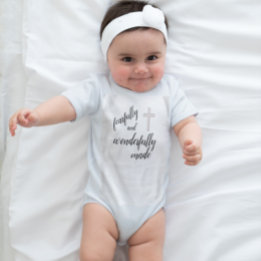 Furcht und wunderbar gemacht baby strampler