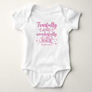 Furcht und wunderbar gemacht - rosa baby strampler