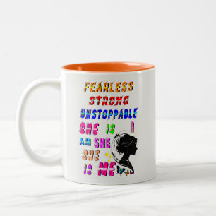 Furchtlos stark und unaufhaltsam ist sie zweifarbige tasse