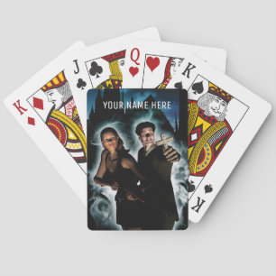 Furchtloses junges Paar Spielkarten