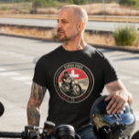 Furka Pass | Schweiz | Motorrad T-Shirt<br><div class="desc">Furka Pass in einem Vintagen, bedrückten Stil-Emblem gemacht. Es ist ein berühmter Bergpass, der sich entlang der Alpen in der Schweiz befindet.</div>