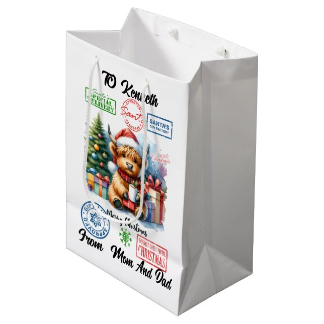 Furry Friend Sips Kakao von Tree Mittlere Geschenktüte (Vorderseite Schrägansicht)