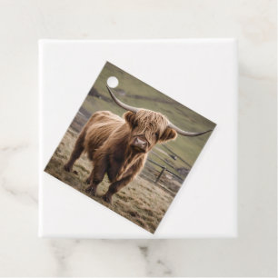 **"Furry Majestät: The Wooly Brown Highland Cow"** Geschenkanhänger