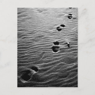 Fußabdrücke auf dem Sand Postkarte