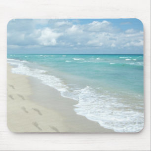 Fußabdrücke von White Sandy Beach, Landschaftlic Mousepad